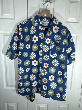 Uzzi Amphibious Gear Blue Floral Short Sleeve Button-Up Shirt Size M